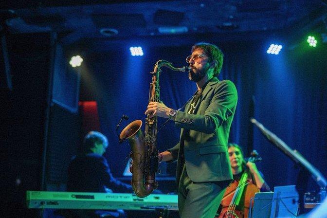 Santi Sax Music