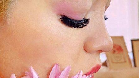 Helen LOOK MY LASHES