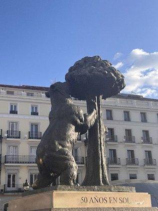 Oso y el Madroño Replica en Plaza Castilla Fundación Canal