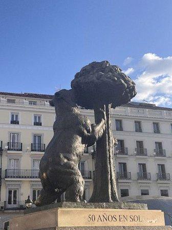 Oso y el Madroño Replica en Plaza Castilla Fundación Canal