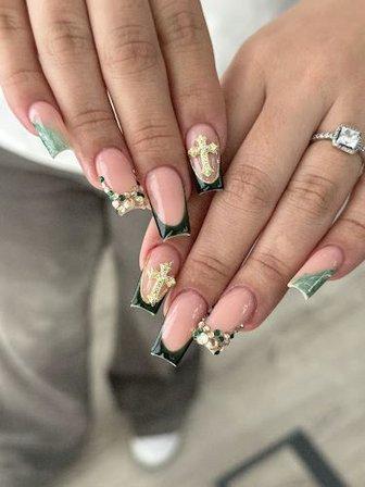 Gene Nails