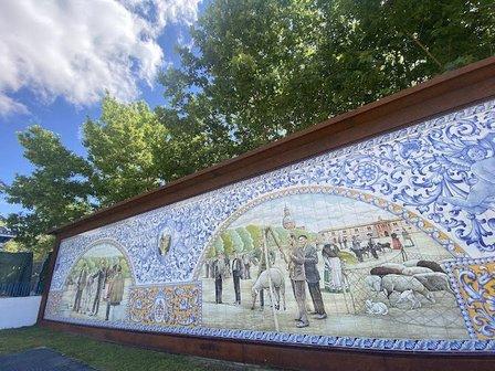 Mural cerámico del Mercado de Ganado