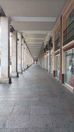 Calle Mayor y sus soportales.