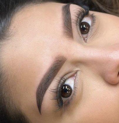 Jacklyn PMU - micropigmentacion de cejas ojos y labios en Madrid