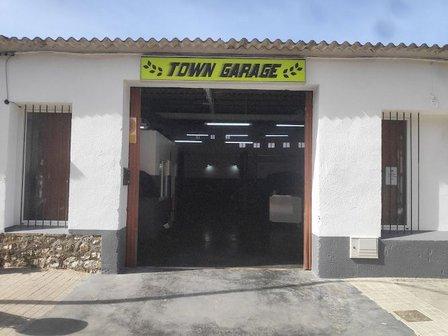 TOWN GARAGE