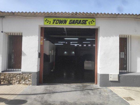 TOWN GARAGE
