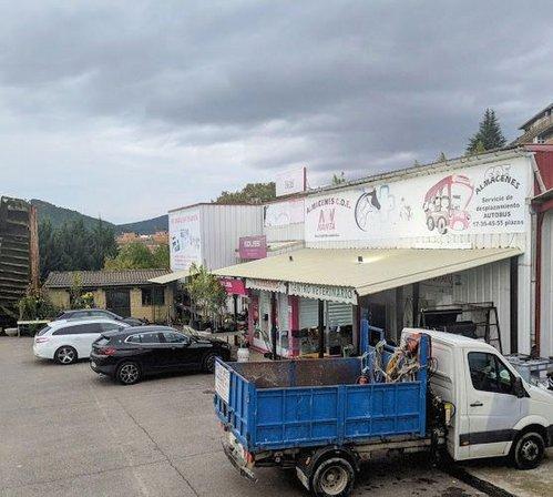 Almacenes COE C.B.-Multicentro Agrícola, Ropa de moda y trabajo