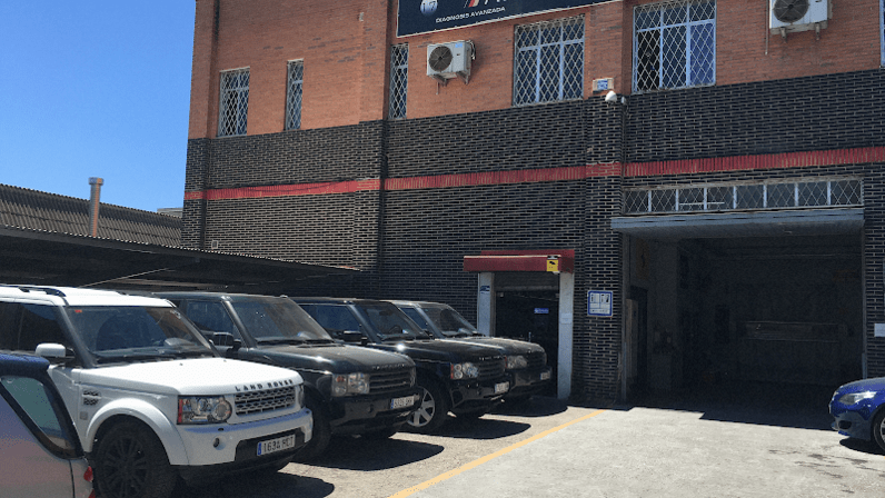 Land Rover Workshop