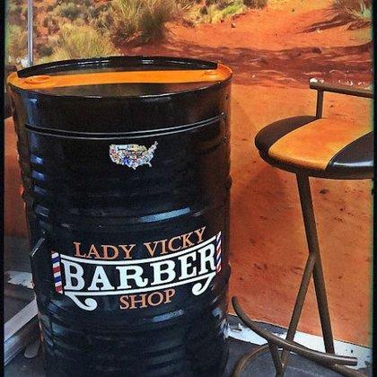 🇬🇧 Lady Vicky Barbershop 🇫🇷 🇪🇸 barbería en el centro de Madrid