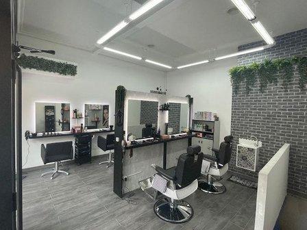 Los Embajadores 96 Peluquería Femenina y Barberia