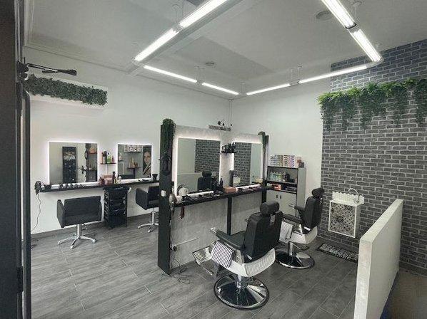 Los Embajadores 96 Peluquería Femenina y Barberia