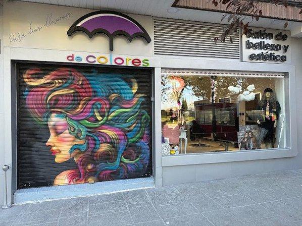 Para días lluviosos, paraguas de colores Peluquería y Estética