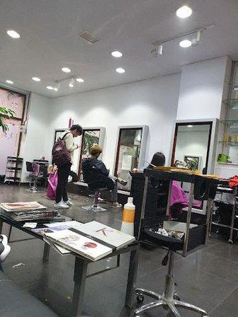 Yang Feng Tay Barber