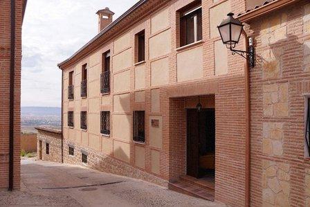 Valois houses