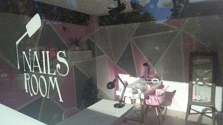 Nails Room