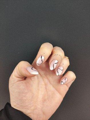 Hello Nails