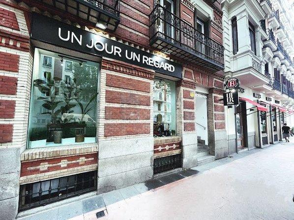 UN JOUR UN REGARD