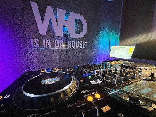WHO IS IN DA HOUSE | MADRID - Escuela de DJ y Música Electrónica