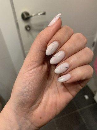 Hello Nails