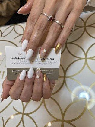 Hello Nails