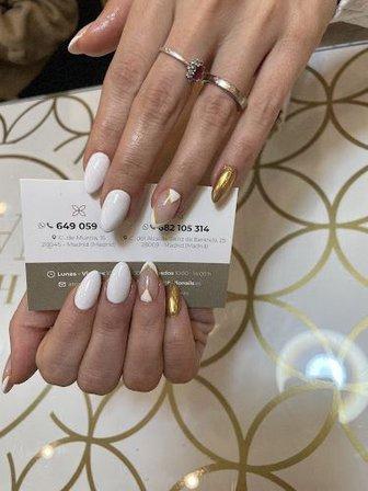 Hello Nails
