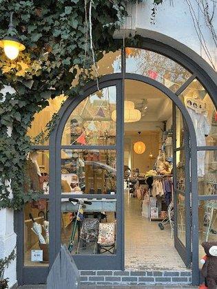 Little Moons - Family Concept Store