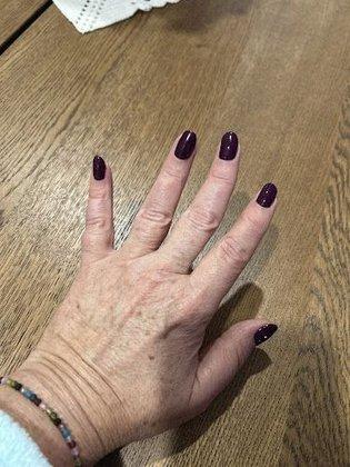 Hello Nails