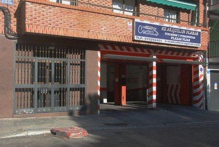 no somos parking público. Garaje Cuesta, aparcamiento plazas fijas.