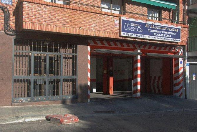 no somos parking público. Garaje Cuesta, aparcamiento plazas fijas.