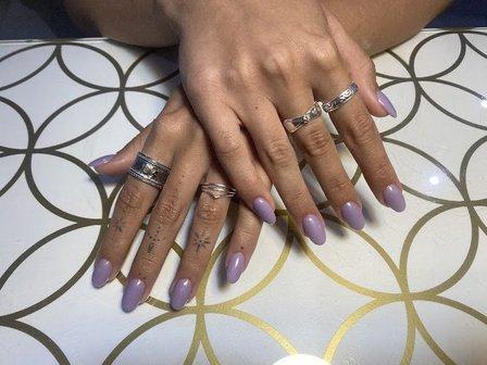 Hello Nails