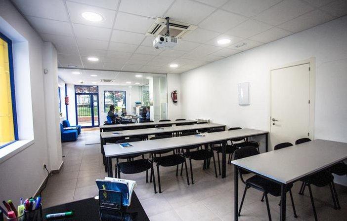 Autoescuela Abril - Barrio del Pilar