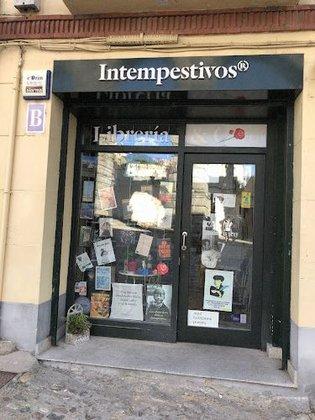 Unseasonable Bookstore Café