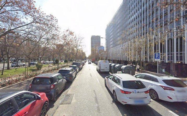 Aparcamiento de motos del paseo de la Castellana, 93