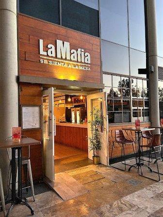 La Mafia se sienta a la mesa