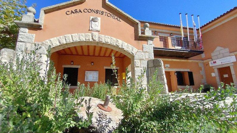 La Serna del Monte Town Hall