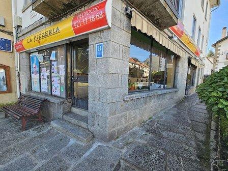 La Pizzeria.
