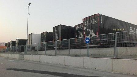 ATT Parking De Trailers