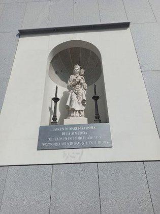 Imagen muralla Santa María de la Almudena