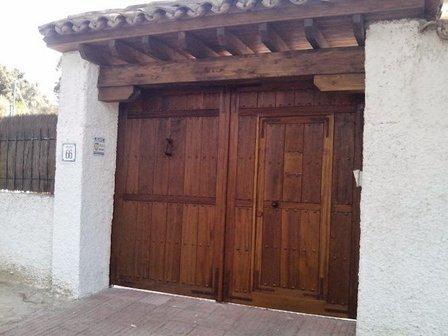 PORTON MACIZO (Portones y puertas de Madera)