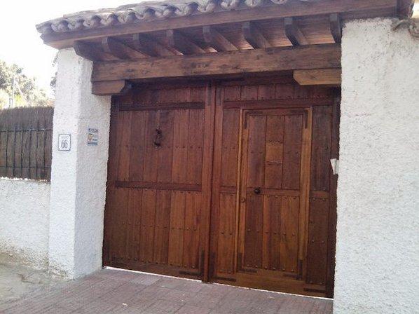 PORTON MACIZO (Portones y puertas de Madera)