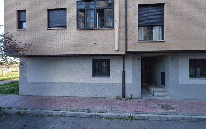Portal Seis C/Lorenzo Partearroyo Urbanización Perotas