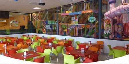 Parque infantil los bolindres. Alquiler de castillos hinchables.