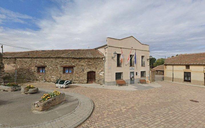 Casa Consistorial de Ortigosa de Pestaño