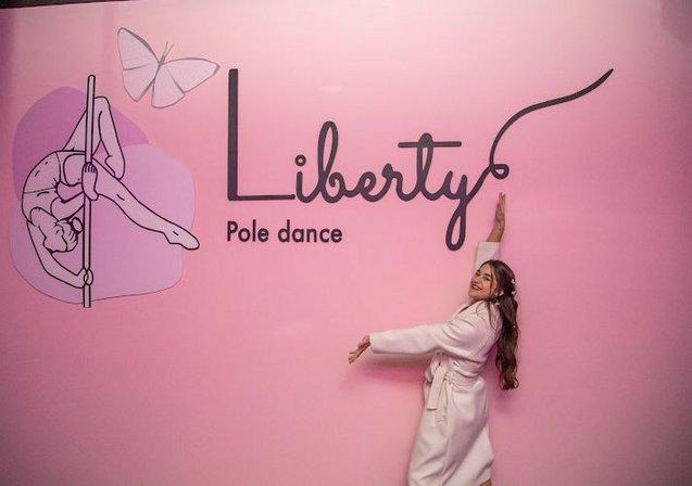 Liberty Pole Dance