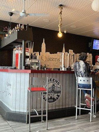 QUEEN’S CAFÉ