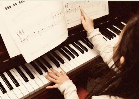 Clases de Violín y Piano. Profesora: Kiara