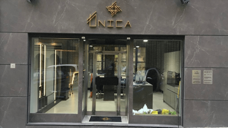 Única