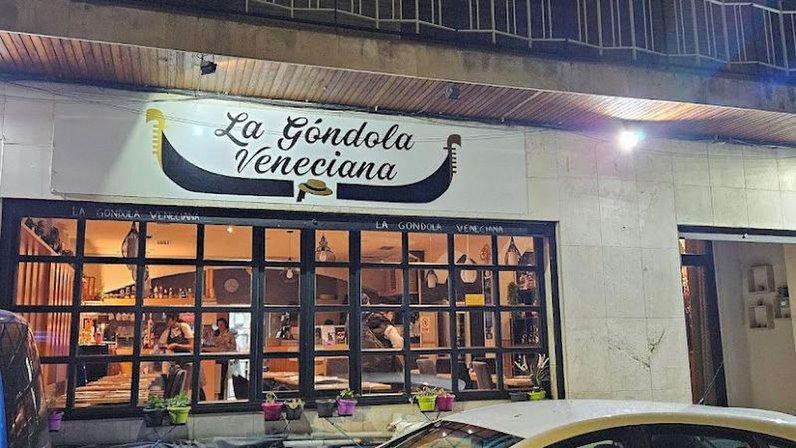 La Góndola Veneciana restaurante (Frente a la Piscina de verano)