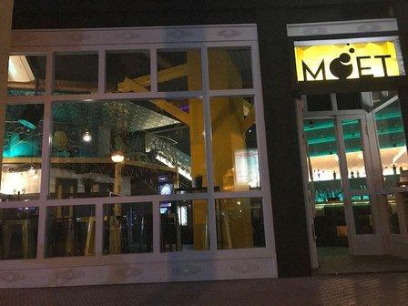 Moet Pub & Lounge