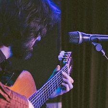 Anthony Ocaña: Clases de Guitarra y Música